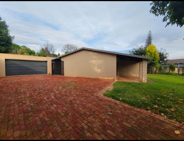 4 BEDROOM HOUSE FOR SALE IN SINOVILLE